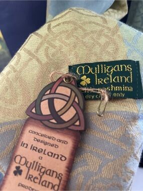 NWT Mulligans Ireland Celtic Pashmina Scarf Sage Green & Gold Celtic Knot